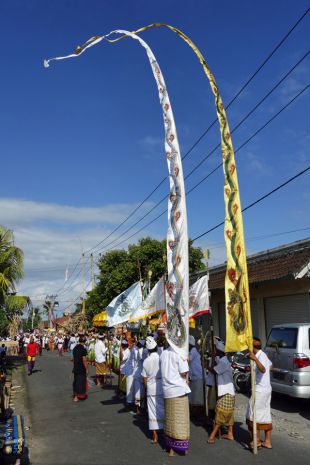 Procession Odalan, Bali